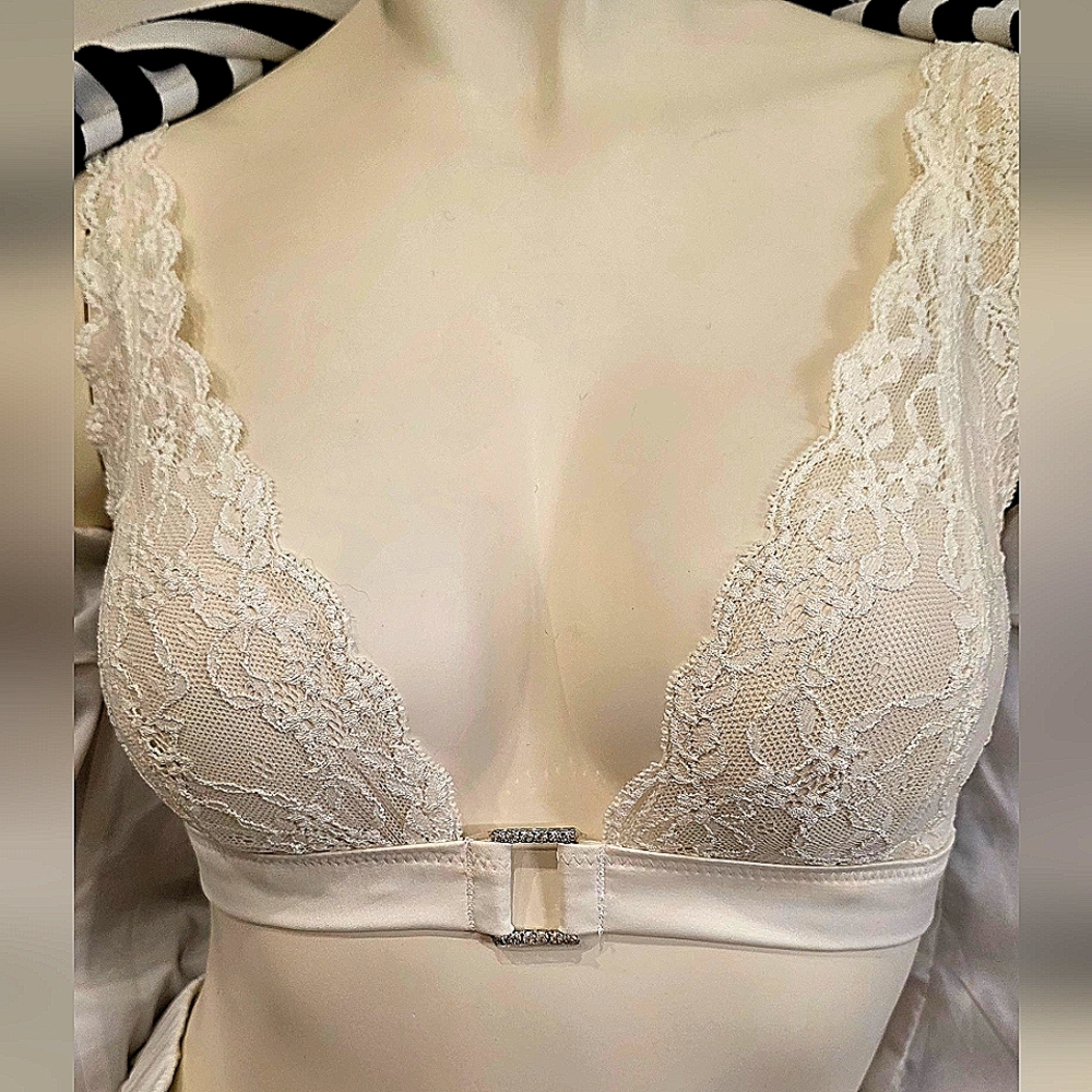 White Lace Front Closure Bra 32B